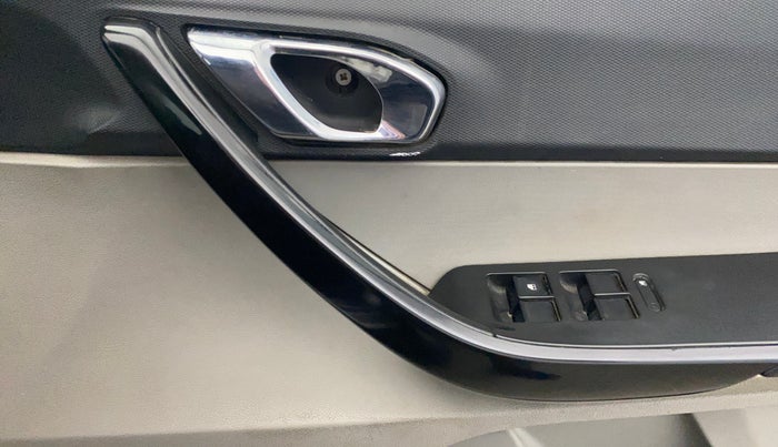 2018 Tata Tiago XZ PETROL, Petrol, Manual, 1,17,170 km, Driver Side Door Panels Control