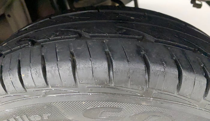 2011 Maruti Alto LXI, Petrol, Manual, 23,303 km, Left Rear Tyre Tread