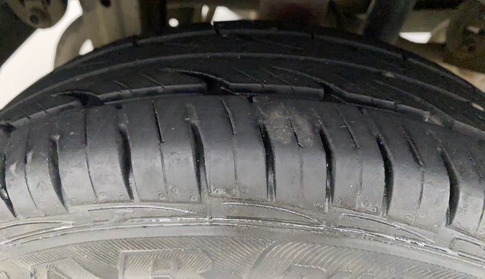 2011 Maruti Alto LXI, Petrol, Manual, 23,303 km, Right Rear Tyre Tread