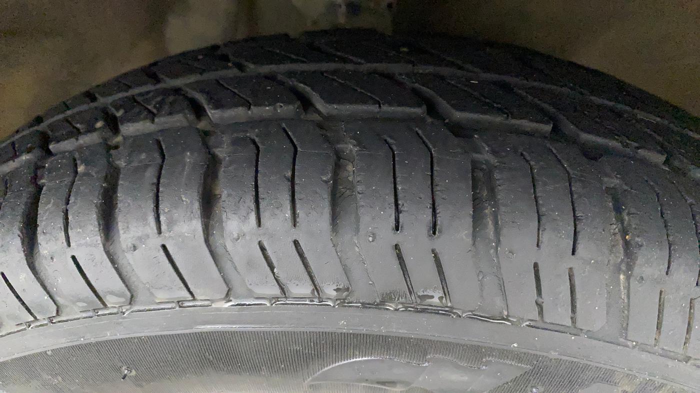 2011 Maruti Alto LXI, Petrol, Manual, 23,303 km, Right Front Tyre Tread
