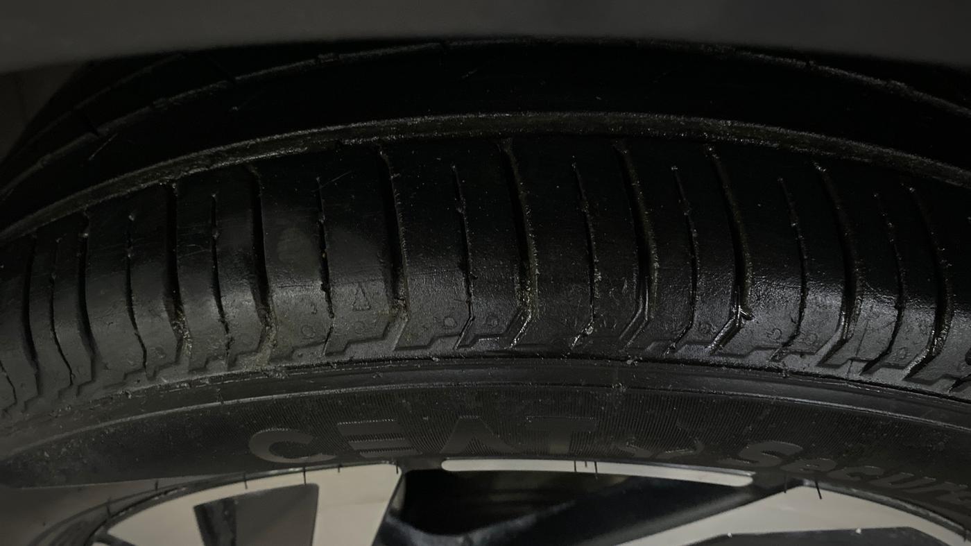 2025 Hyundai NEW I20 ASTA (O) 1.2 MT, Petrol, Manual, 10,726 km, Left Front Tyre Tread