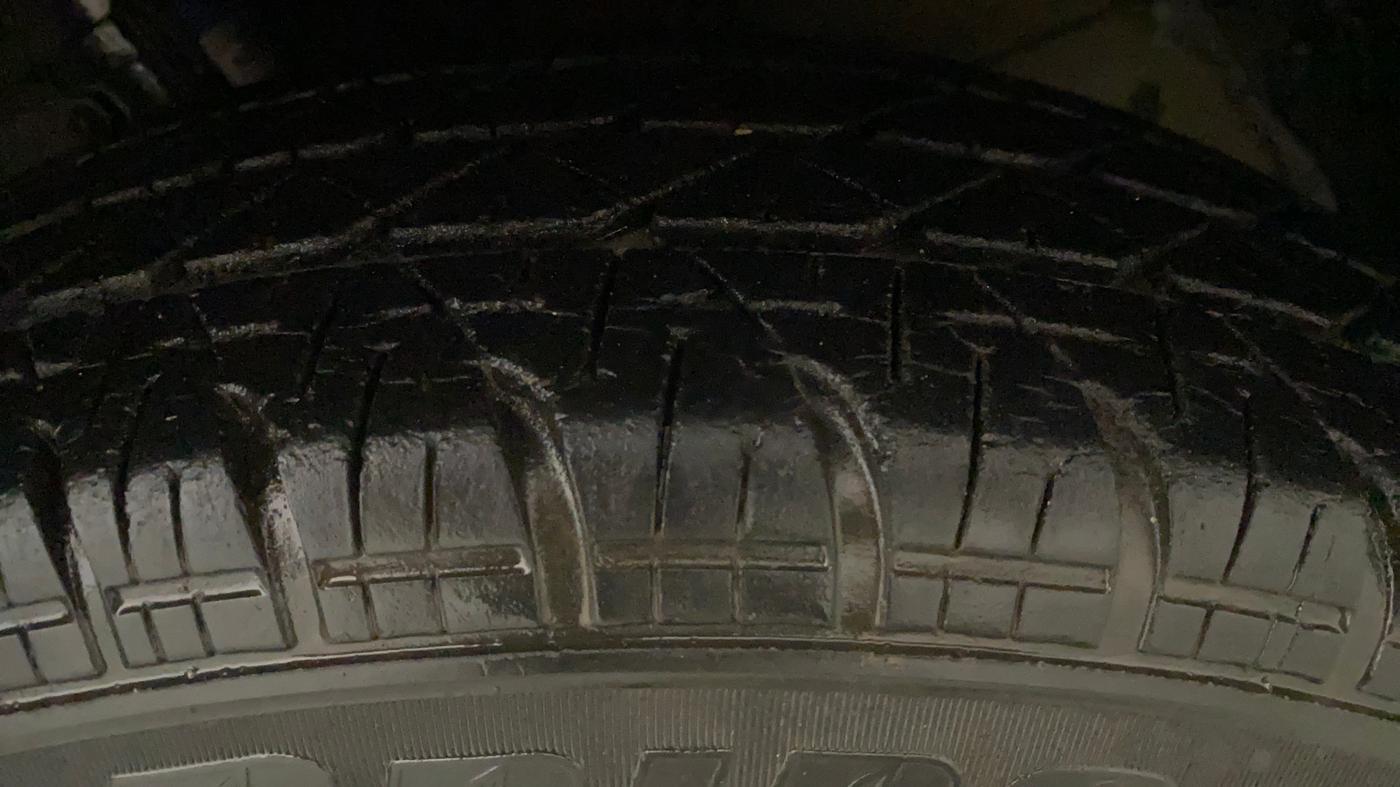 2014 Maruti Swift VXI, Petrol, Manual, 53,448 km, Left Front Tyre Tread