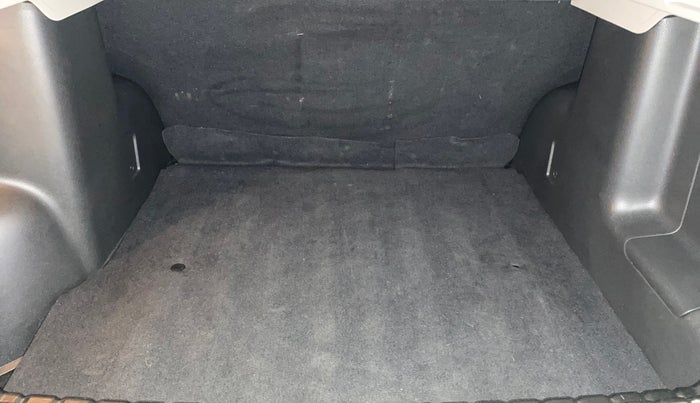 2017 Renault Duster 85 PS RXS MT DIESEL, Diesel, Manual, 1,40,934 km, Boot Inside