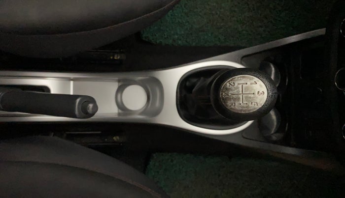 2017 Renault Duster 85 PS RXS MT DIESEL, Diesel, Manual, 1,40,934 km, Gear Lever