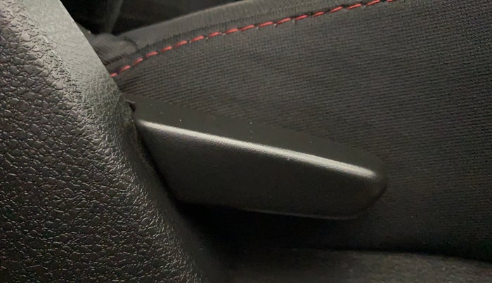 2017 Renault Duster 85 PS RXS MT DIESEL, Diesel, Manual, 1,40,934 km, Driver Side Adjustment Panel