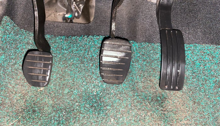 2017 Renault Duster 85 PS RXS MT DIESEL, Diesel, Manual, 1,40,934 km, Pedals