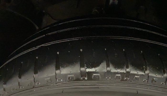 2017 Renault Duster 85 PS RXS MT DIESEL, Diesel, Manual, 1,40,934 km, Left Front Tyre Tread