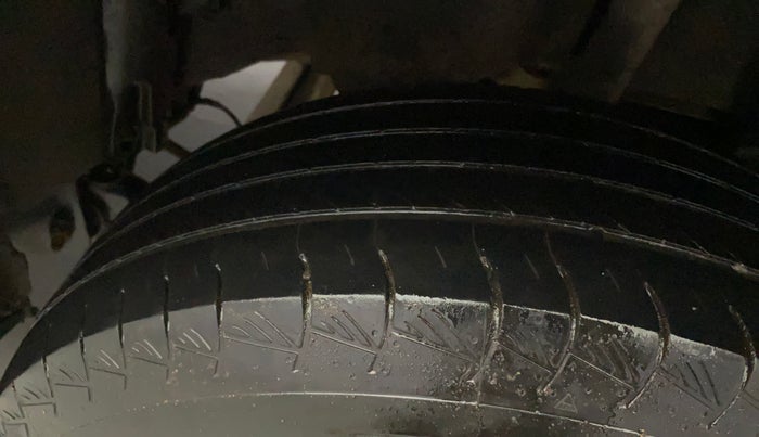 2017 Renault Duster 85 PS RXS MT DIESEL, Diesel, Manual, 1,40,934 km, Left Rear Tyre Tread