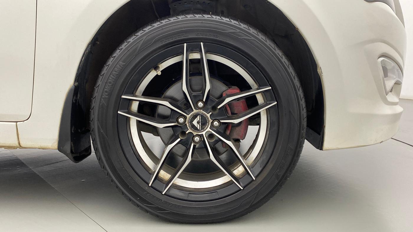 2016 Hyundai Verna FLUIDIC 1.6 SX VTVT OPT, Petrol, Manual, 63,769 km, Right Front Wheel