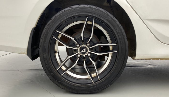 2016 Hyundai Verna FLUIDIC 1.6 SX VTVT OPT, Petrol, Manual, 63,769 km, Right Rear Wheel