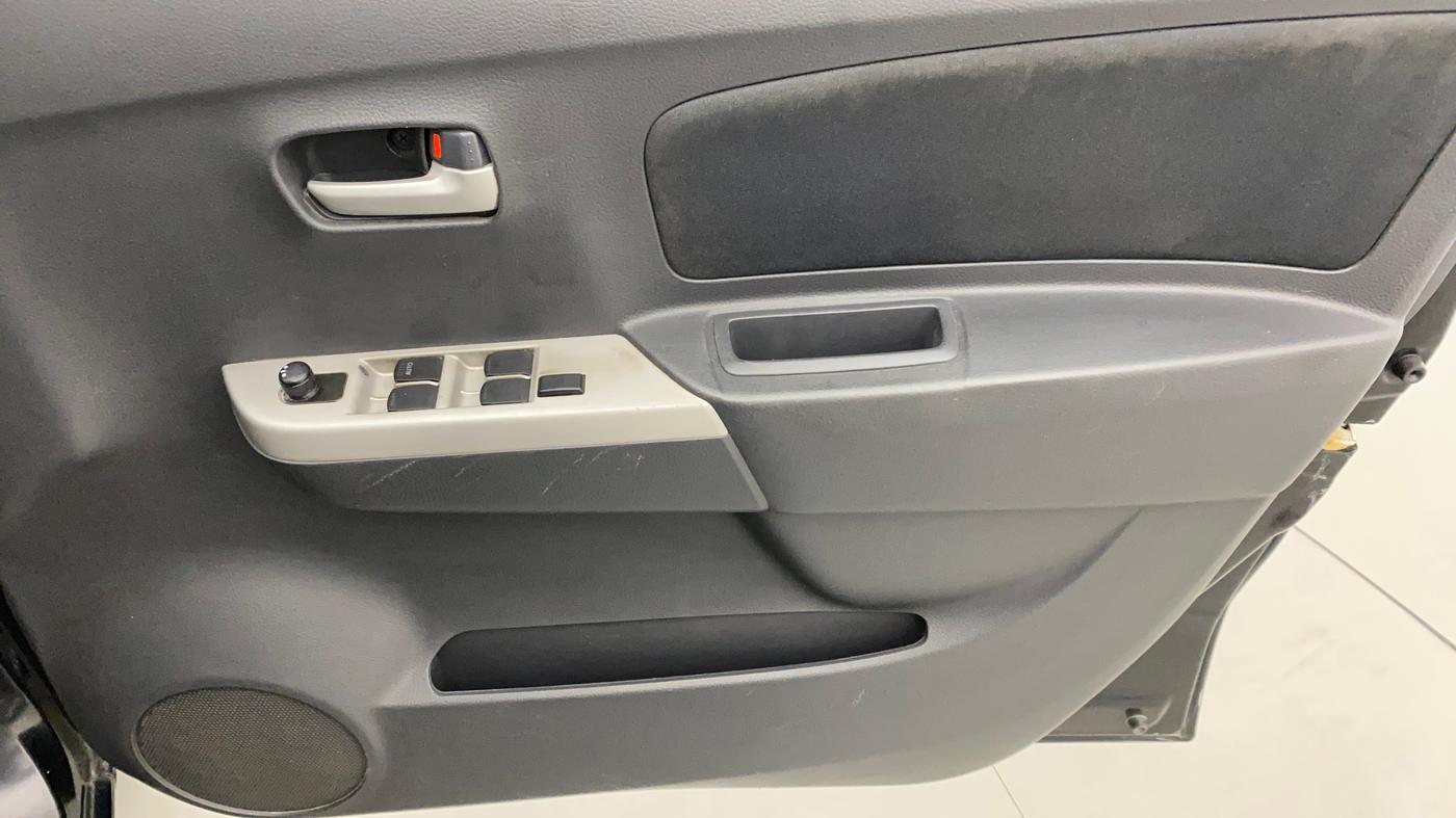 2011 Maruti Wagon R 1.0 VXI, Petrol, Manual, 32,191 km, Driver Side Door Panels Control