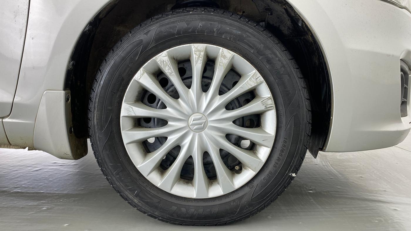 2017 Maruti Ciaz DELTA 1.4 MT PETROL, Petrol, Manual, 63,864 km, Right Front Wheel