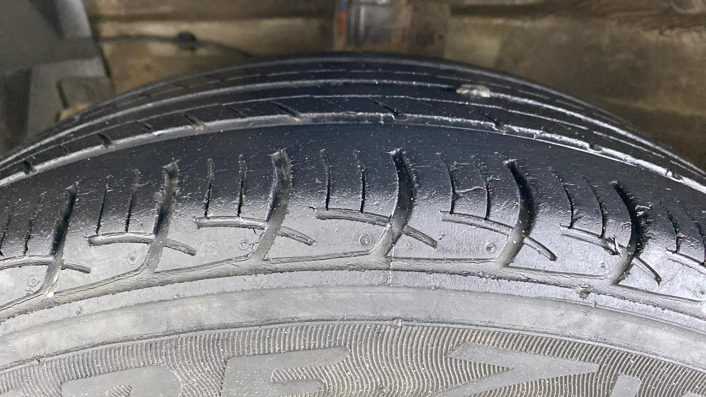 2017 Maruti Ciaz DELTA 1.4 MT PETROL, Petrol, Manual, 63,864 km, Left Front Tyre Tread