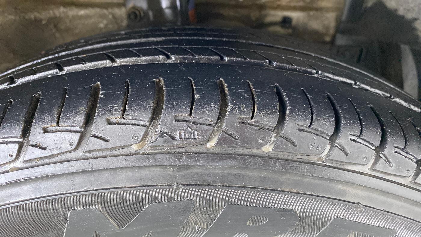 2017 Maruti Ciaz DELTA 1.4 MT PETROL, Petrol, Manual, 63,864 km, Right Front Tyre Tread