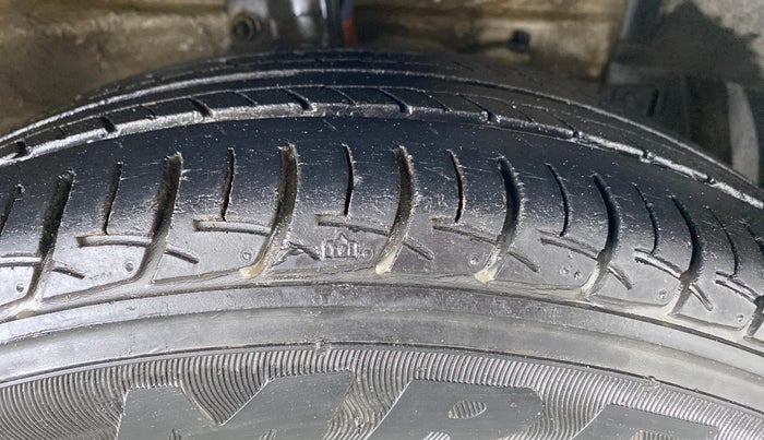 2017 Maruti Ciaz DELTA 1.4 MT PETROL, Petrol, Manual, 63,864 km, Right Front Tyre Tread