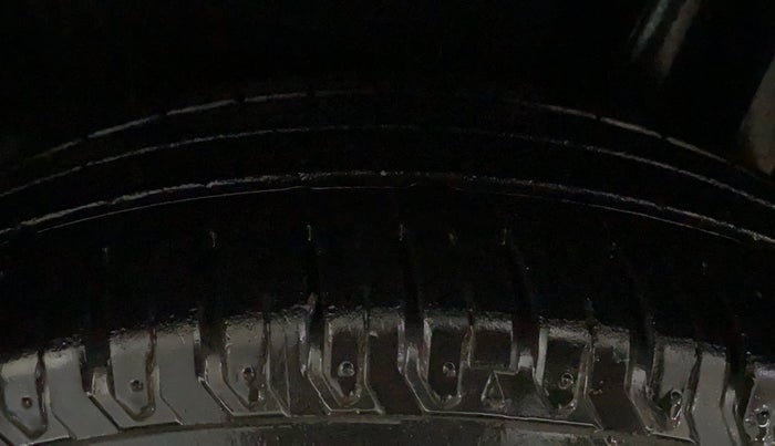 2019 Maruti XL6 ALPHA MT, Petrol, Manual, 29,154 km, Left Rear Tyre Tread
