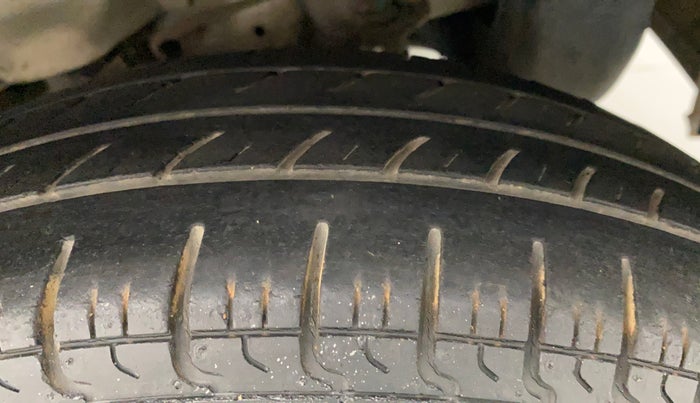 2014 Hyundai Eon ERA +, Petrol, Manual, 29,436 km, Left Rear Tyre Tread