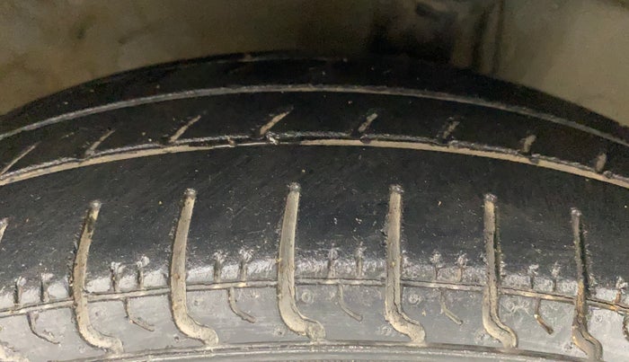 2014 Hyundai Eon ERA +, Petrol, Manual, 29,436 km, Right Front Tyre Tread
