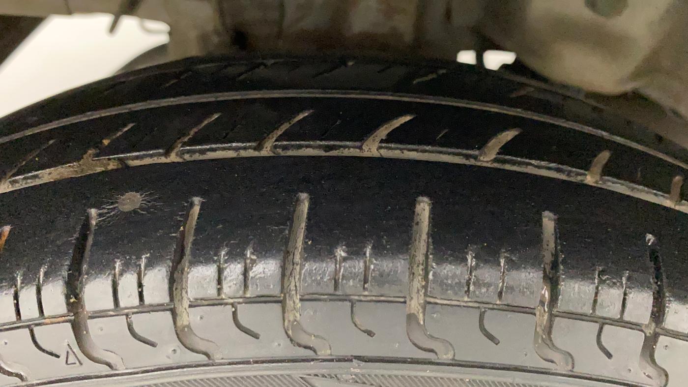 2014 Hyundai Eon ERA +, Petrol, Manual, 29,436 km, Right Rear Tyre Tread