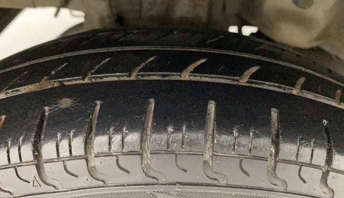 2014 Hyundai Eon ERA +, Petrol, Manual, 29,436 km, Right Rear Tyre Tread