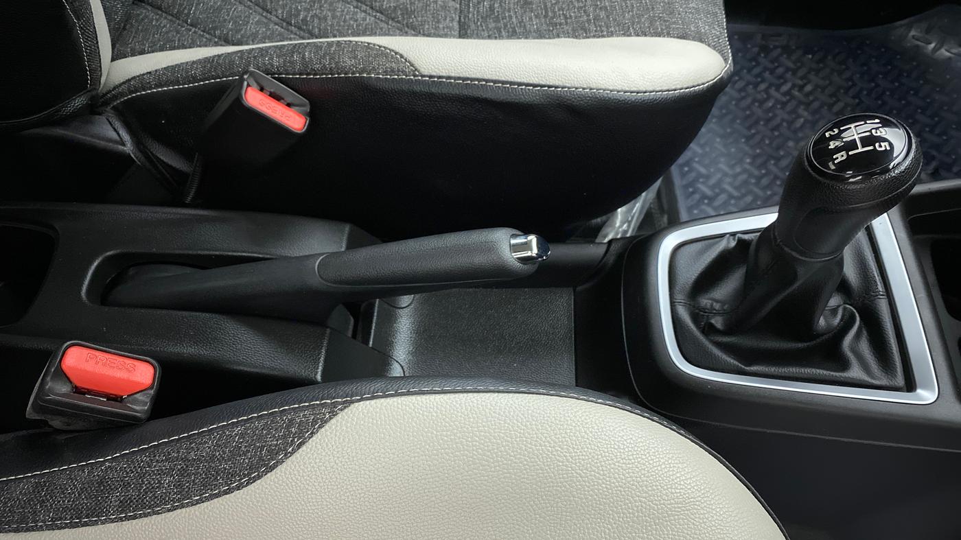 2021 Maruti Swift VXI D, Petrol, Manual, 8,576 km, Gear Lever