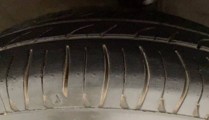 2011 Hyundai i10 MAGNA 1.2, Petrol, Manual, 54,721 km, Right Front Tyre Tread