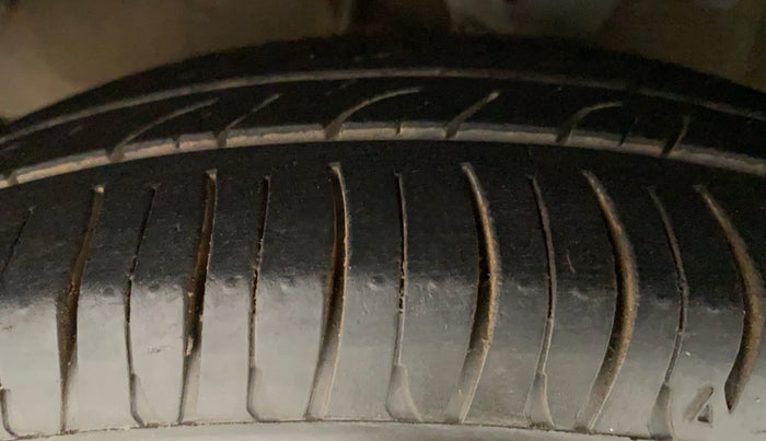 2011 Hyundai i10 MAGNA 1.2, Petrol, Manual, 54,721 km, Left Front Tyre Tread