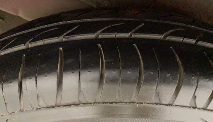 2011 Hyundai i10 MAGNA 1.2, Petrol, Manual, 54,721 km, Right Rear Tyre Tread