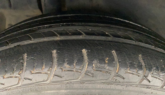2012 Maruti Ertiga VXI, Petrol, Manual, 49,317 km, Right Rear Tyre Tread