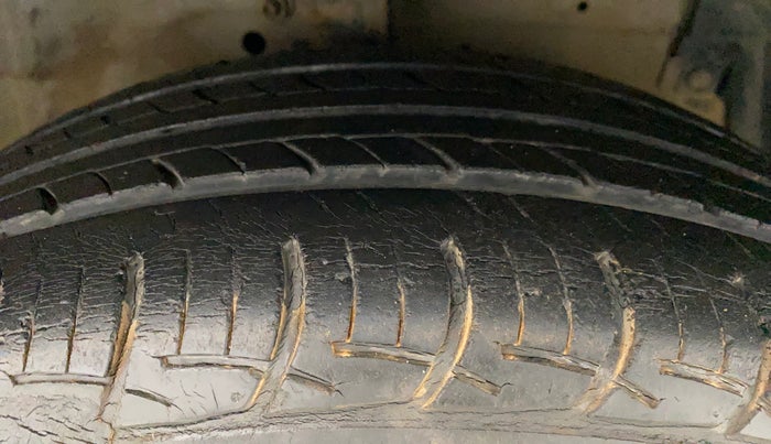 2012 Maruti Ertiga VXI, Petrol, Manual, 49,317 km, Right Front Tyre Tread