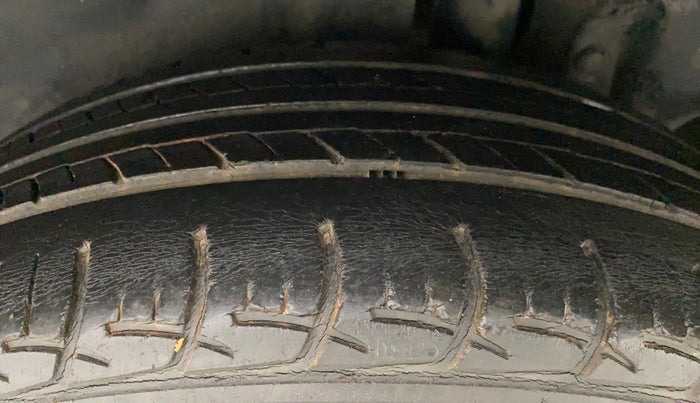 2012 Maruti Ertiga VXI, Petrol, Manual, 49,317 km, Left Rear Tyre Tread