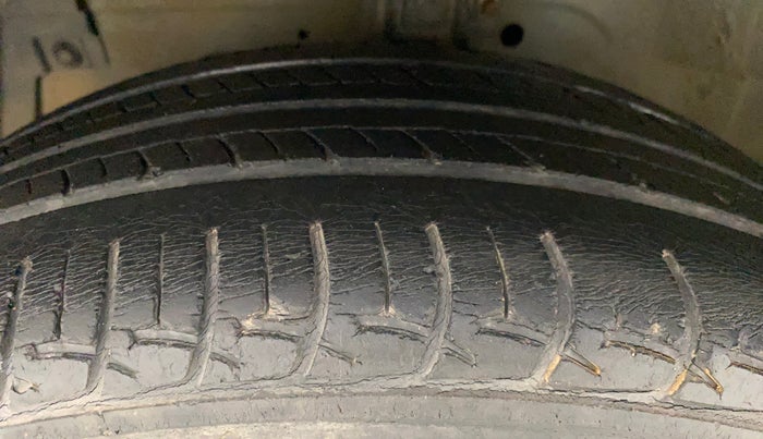 2012 Maruti Ertiga VXI, Petrol, Manual, 49,317 km, Left Front Tyre Tread