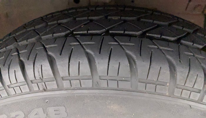 2013 Maruti Swift VDI, Diesel, Manual, 59,832 km, Right Front Tyre Tread