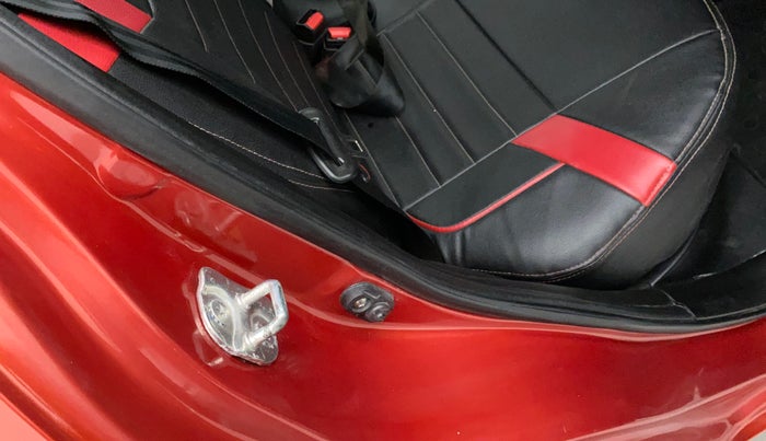 2013 Maruti Swift VDI, Diesel, Manual, 59,832 km, Right rear door - Beading has minor damage