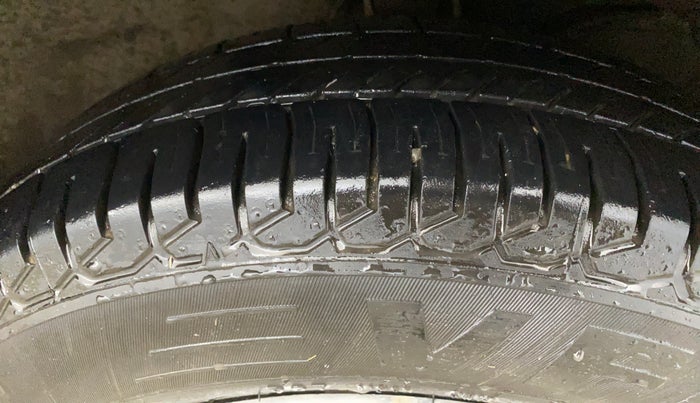 2018 Maruti Swift VXI AMT, Petrol, Automatic, 91,722 km, Right Front Tyre Tread