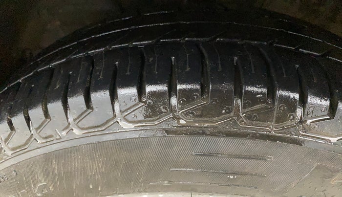 2018 Maruti Swift VXI AMT, Petrol, Automatic, 91,722 km, Left Front Tyre Tread