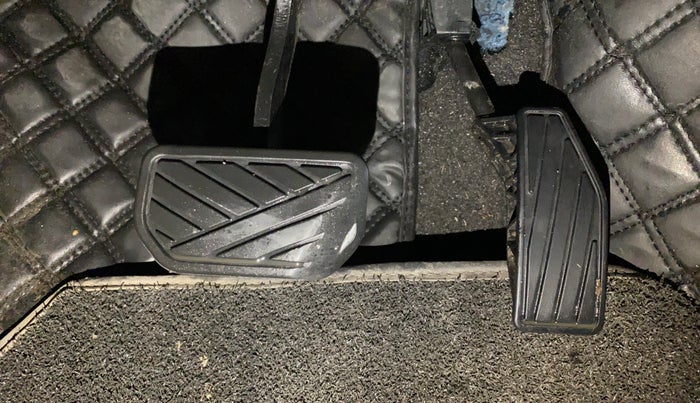 2018 Maruti Swift VXI AMT, Petrol, Automatic, 91,722 km, Pedals