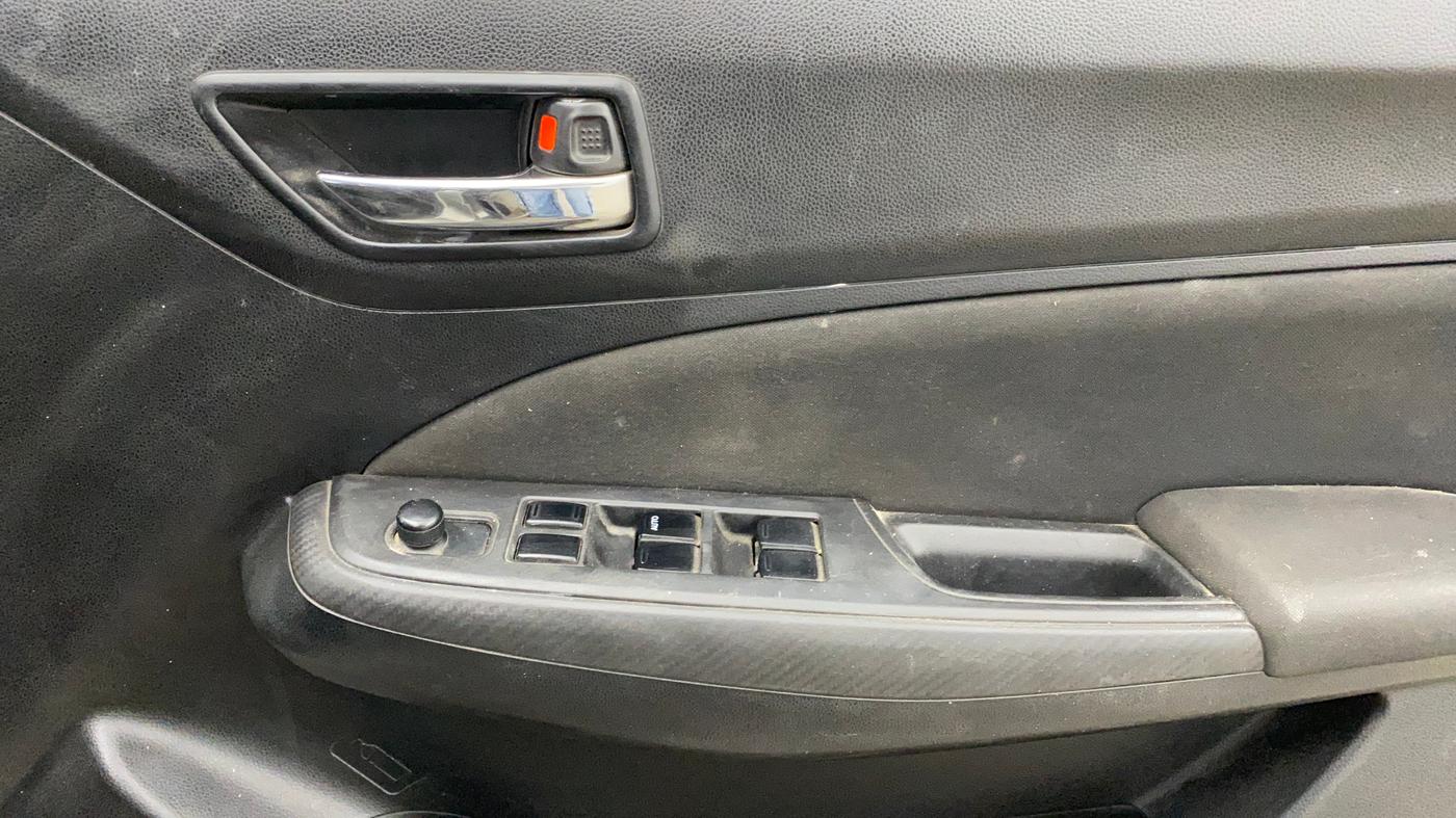 2018 Maruti Swift VXI AMT, Petrol, Automatic, 91,722 km, Driver Side Door Panels Control