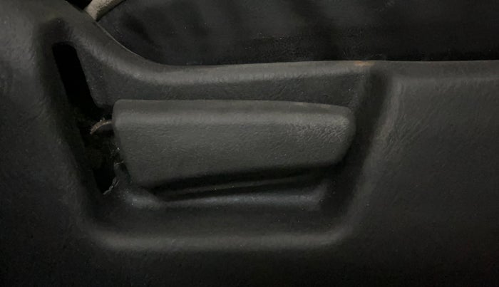 2019 Maruti Alto LXI CNG, CNG, Manual, 44,367 km, Driver Side Adjustment Panel