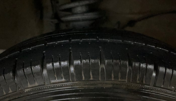 2019 Maruti Alto LXI CNG, CNG, Manual, 44,367 km, Right Front Tyre Tread