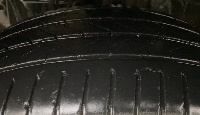 2013 Toyota Etios Liva GD, Diesel, Manual, 73,545 km, Left Front Tyre Tread