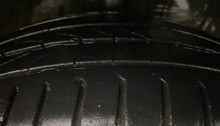 2013 Toyota Etios Liva GD, Diesel, Manual, 73,545 km, Right Front Tyre Tread