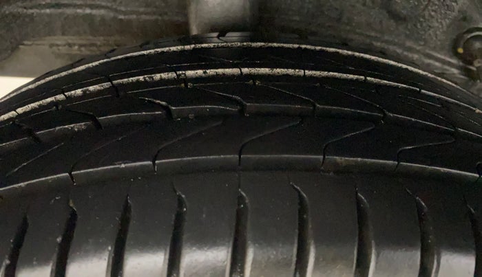 2013 Toyota Etios Liva GD, Diesel, Manual, 73,545 km, Right Rear Tyre Tread