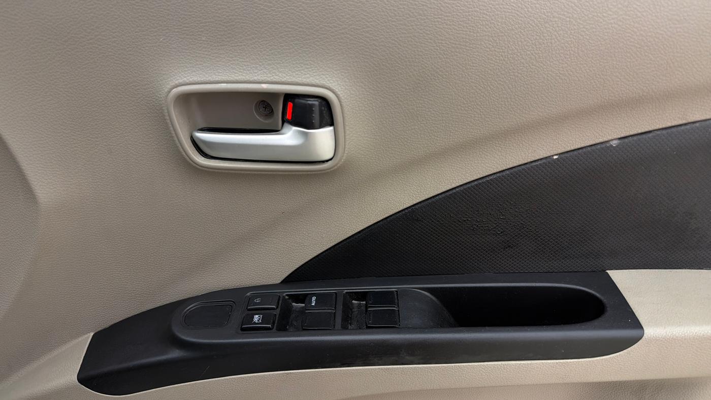 2016 Maruti Celerio VXI, Petrol, Manual, 31,606 km, Driver Side Door Panels Control