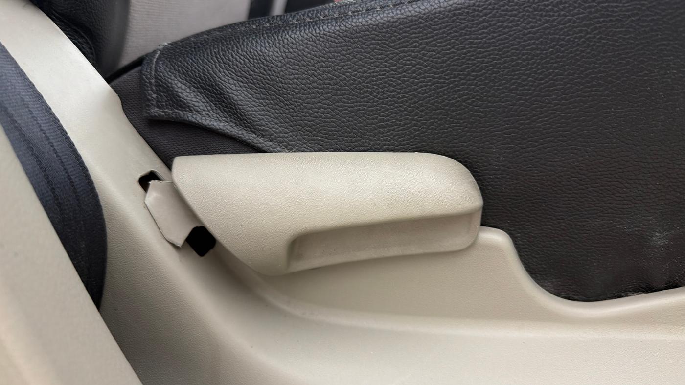 2016 Maruti Celerio VXI, Petrol, Manual, 31,606 km, Driver Side Adjustment Panel
