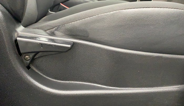2018 Tata Tiago XE 1.2 REVOTRON, Petrol, Manual, 16,619 km, Driver Side Adjustment Panel