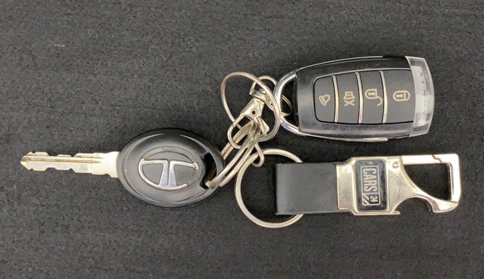 2018 Tata Tiago XE 1.2 REVOTRON, Petrol, Manual, 16,619 km, Key Close-up