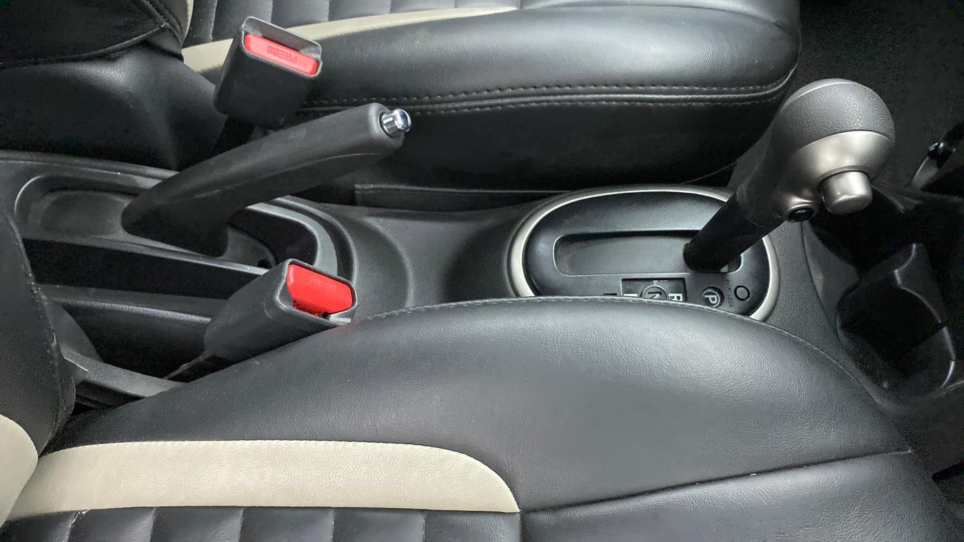 2018 Nissan Micra XV CVT, Petrol, Automatic, 32,674 km, Gear Lever