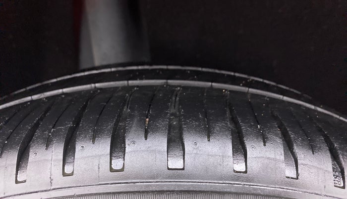 2016 Maruti Baleno SIGMA DIESEL 1.3, Diesel, Manual, 97,429 km, Right Rear Tyre Tread