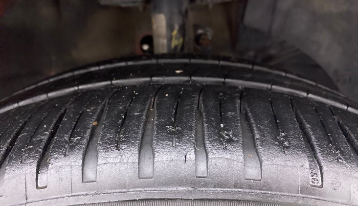 2016 Maruti Baleno SIGMA DIESEL 1.3, Diesel, Manual, 97,429 km, Right Front Tyre Tread